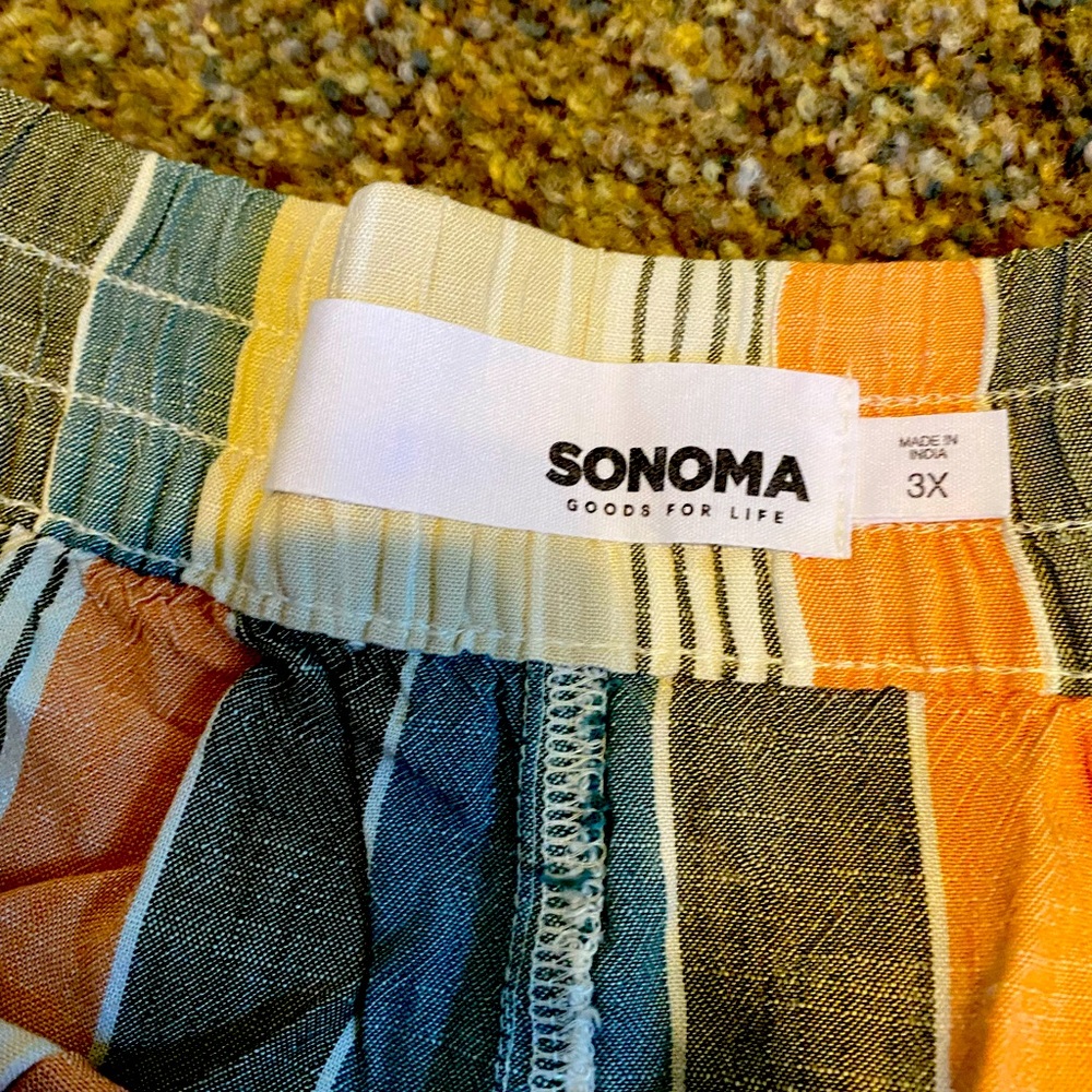 Relaxing shorts with peach and green stripes